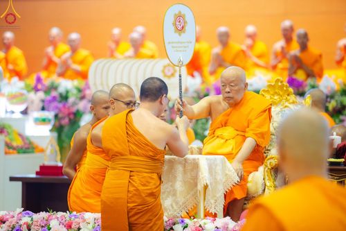 ภาพ No.147015:พิธีมุทิตาสักการะพระภิกษุ ผู้สอบได้เปรียญธรรม 9 ประโยคระดับโลกปีที่ 36, พิธีมอบโล่เกียรติยศและทุนการศึกษา สำนักเรียนบาลีดีเด่นทั่วประเทศ, พิธีถวายมหาสังฆทานคณะสงฆ์ 2,000 กว่าวัด ทั่วประเทศ ปีที่ 24, พิธีถวายไทยธรรมคณะสงฆ์ 323 วัด 4 จังหวัดชายแดนภาคใต้