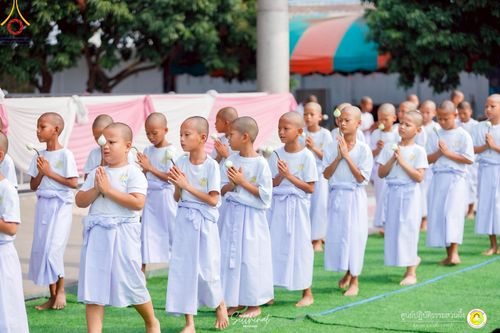 ภาพ No.215915:วันพฤหัสบดีที่ 3 เมษายน พ.ศ. 2568 พิธีบรรพชาสามเณร ภาคฤดูร้อน รุ่นที่ 15  บูชาธรรมหลวงพ่อธัมมชโย 81 ปี 81 รูป ณ ศูนย์ปฏิบัติธรรมสวนผึ้ง จ.ราชบุรี