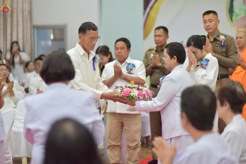 ภาพ No.270431:วันอาทิตย์ที่ 19 ตุลาคม พ.ศ. 2568 พิธีทอดกฐินสามัคคี , พิธีสมโภชพระประธาน อัญเชิญพระบรมสารีริกธาตุบรรจุ ในเกศและประดิษฐานจักรแก้ว ในแผ่นฌานองค์พระประธาน ณ ศูนย์ปฏิบัติธรรมเขาคิชฌกูฏ จ.จันทบุรี