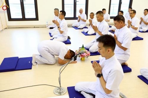 ภาพ No.223111:วันที่ 2 -10 พฤษภาคม พ.ศ. 2568 พิธีตัดปอยผม ปลงผม พิธีขอขมาลาอุปสมบทอุทิศชีวิต ของอุบาสก พิสิทธิ์ หมื่นแกล้ว  ณ วัดพระธรรมกาย