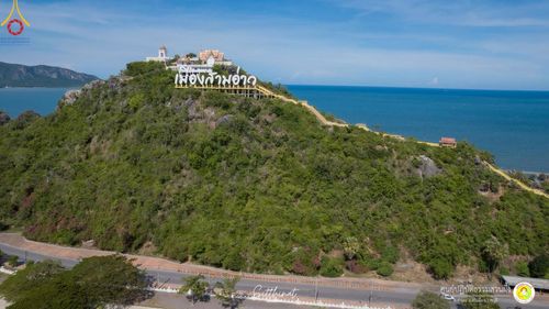 ภาพ No.222110:วันที่ 26-27 เมษายน พ.ศ. 2568 ศูนย์ปฏิบัติธรรมสวนผึ้ง ร่วมกับ ธุดงค์คสถานประจวบคีรีขันธ์ และวัดอ่าวน้อย  จัดกิจกรรมเดินธรรมยาตรา ตักบาตรข้าวสารอาหารแห้ง และจุดประทีปถวายเป็นพุทธบูชา ณ วัดอ่าวน้อย จ.ประจวบคีรีขันธ์