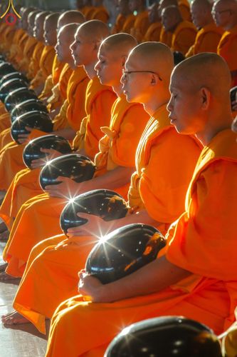 ภาพ No.150961:พิธีตักบาตร ในวันอาทิตย์ต้นเดือน วันที่ 1 กันยายน พ.ศ. 2567 ณ สภาธรรมกายสากล วัดพระธรรมกาย