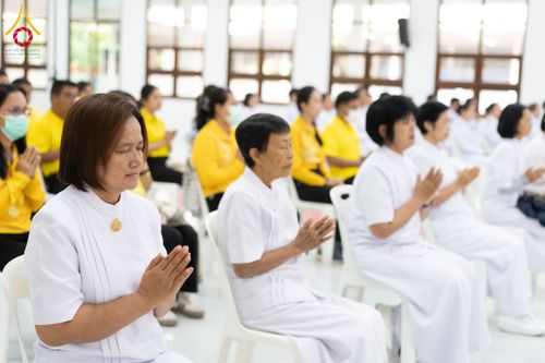 ภาพ No.194722:พิธีเจริญพระพุทธมนต์ และทำบุญตักบาตร ถวายพระราชกุศล แด่พระบาทสมเด็จพระเจ้าอยู่หัว เนื่องในโอกาสพระราชพิธีสมมงคล พระชนมายุเท่าพระบาทสมเด็จพระพุทธยอดฟ้าจุฬาโลกมหาราช สมเด็จพระปฐมบรมกษัตริยาธิราชแห่งพระราชวงศ์จักรี พุทธศักราช 2568 วันที่ 14 มกราคม พ.ศ. 2568