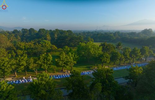 ภาพ No.104090:พิธีเดินธรรมยาตรา สามเณรธรรมทายาทชาวอินโดนีเซียกว่า 1,000 รูป ณ มหาเจดีย์บุโรพุทโธ ประเทศอินโดนีเซีย ในวันที่ 21 ธันวาคม พ.ศ. 2566