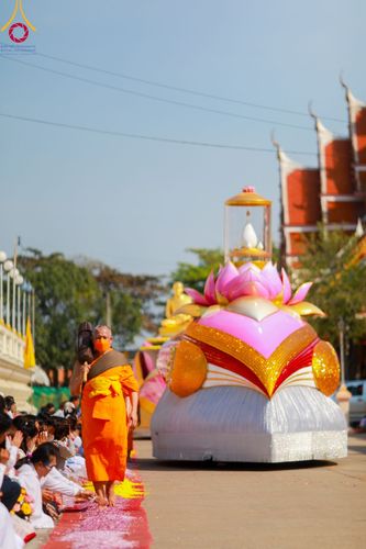 ภาพ No.107823:พิธีต้อนรับพระธรรมยาตรา ในโครงการธรรมยาตรากตัญญูบูชา มหาปูชนียาจารย์ พระมงคลเทพมุนี(สด จนฺทสโร) พระผู้ปราบมาร อนุสรณ์สถาน 7 แห่ง ปีที่ 12 วันที่ 7 มกราคม พ.ศ. 2567 ณ อนุสรณ์สถานคลองบางนางแท่น  อ.สามพราน จ.นครปฐม