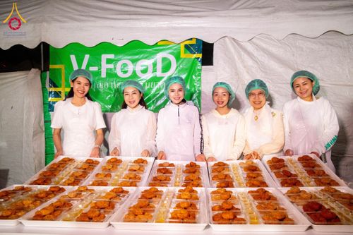 ภาพ No.190987:พิธีถวายภัตตาหารเป็นสังฆทาน แด่พระธรรมยาตรา ณ อนุสรณ์สถานคลองบางนางแท่น อ.สามพราน จ.นครปฐม ในโครงการธรรมยาตรา กตัญญูบูชา มหาปูชนียาจารย์ พระมงคลเทพมุนี(สด จนฺทสโร) พระผู้ปราบมาร อนุสรณ์สถาน 7 แห่ง ปีที่ 13 วันที่ 8 มกราคม พ.ศ. 2568