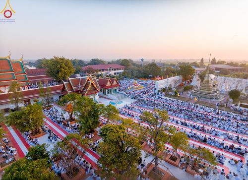ภาพ No.195302:พิธีตักบาตรพระธรรมยาตรา ณ อนุสรณ์สถานลำดับที่ 3 สถานที่เกิดใหม่ในเพศสมณะ วัดสองพี่น้อง ต.ต้นตาล อ.สองพี่น้อง จ.สุพรรณบุรี ในโครงการธรรมยาตรา กตัญญูบูชา มหาปูชนียาจารย์ พระมงคลเทพมุนี(สด จนฺทสโร) พระผู้ปราบมาร ปีที่ 13 วันที่ 15 มกราคม พ.ศ.2568