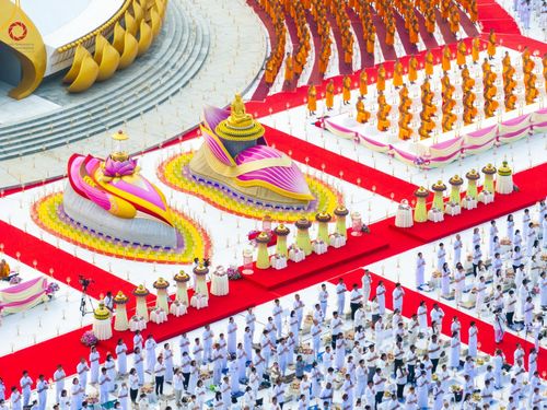 ภาพ No.200569:พิธีจุดประทีปถวายเป็นพุทธบูชา และบูชาธรรมมหาปูชนียาจารย์ ณ อนุสรณ์สถานบางปลา วัดบางปลา อำเภอบางเลน จังหวัดนครปฐม ในโครงการธรรมยาตรา กตัญญูบูชา มหาปูชนียาจารย์ พระมงคลเทพมุนี(สด จนฺทสโร) พระผู้ปราบมาร อนุสรณ์สถาน 7 แห่ง ปีที่ 13 วันที่ 23 มกราคม พ.ศ. 2568