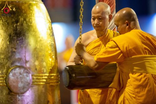 ภาพ No.125173:พิธีฉลองชัยสวดธัมมจักกัปปวัตตนสูตร ครบ 6,152,001,250 จบ ณ มหารัตนวิหารคด วัดพระธรรมกาย วันเสาร์ 24 กุมภาพันธ์ พ.ศ. 2567