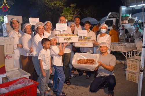 ภาพ No.111811:พิธีถวายภัตตาหารเป็นสังฆทาน แด่คณะพระธรรมยาตราฯ ในโครงการธรรมยาตรา กตัญญูบูชา มหาปูชนียาจารย์ พระมงคลเทพมุนี(สด จนฺทสโร) พระผู้ปราบมาร อนุสรณ์สถาน 7 แห่ง ปีที่ 12 วันที่ 14 มกราคม พ.ศ. 2567 ณ อนุสรณ์สถานมหาวิหารพระมงคลเทพมุนี  (โลตัสแลนด์) อ.สองพี่น้อง จ