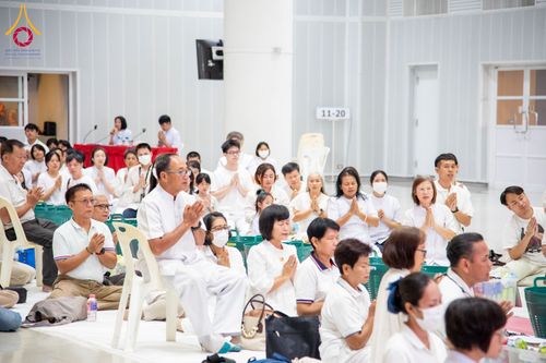 ภาพ No.60738:พิธีตักบาตรพระภิกษุสามเณร ธรรมทายาทระดับอุดมศึกษา วันเสาร์ที่ 20 เมษายน พ.ศ. 2567 ณ ห้องปฎิบัติธรรม ชั้นลอย มหารัตนวิหารคด 13 วัดพระธรรมกาย จ.ปทุมธานี