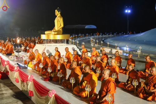 ภาพ No.175909:พิธีจุดประทีปโคมลาน, โคมลอยและลอยกระทง ถวายประทีปเป็นพุทธบูชา สร้างความสว่างไสวให้กับแผ่นดินด้วยแสงธรรม วันที่ 15 พฤศจิกายน พ.ศ. 2567 ณ พุทธอุทยานนานาชาติ อ.โพนพิสัย จ.หนองคาย