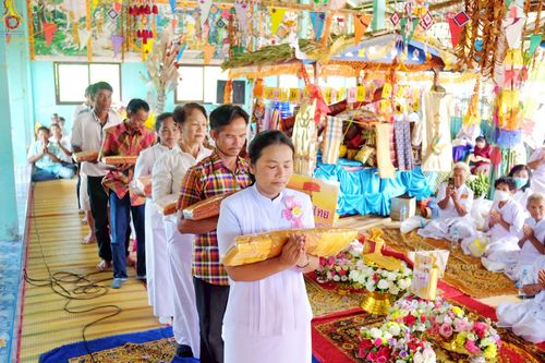 ภาพ No.259087:วันที่ 18 ตุลาคม พ.ศ. 2568 พิธีทอดกฐินสามัคคีทั่วไทย 30,000 วัด โดยคณะศิษยานุศิษย์ บูชาธรรม 81 ปี หลวงพ่อธัมมชโย ณ วัดสว่างอารมณ์  อ.แคนดง จ.บุรีรัมย์