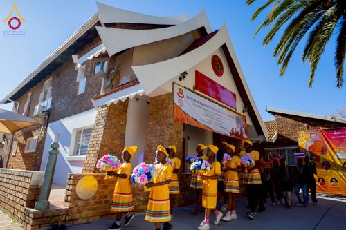 ภาพ No.231610:โครงการบรรพชาอุปสมบทหมู่ครั้งที่ 2 ณ วัดพระธรรมกายโจฮันเนสเบิร์ก ประเทศแอฟริกาใต้ วันอาทิตย์ 29 มิถุนายน พ.ศ. 2568