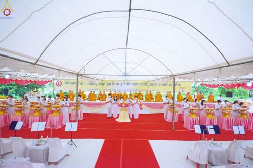 ภาพ No.84338:พิธีทอดผ้าป่า พิธีอัญเชิญปฐมรัตนปฐวี และพิธีตอกเสาเข็มต้นสุดท้าย เพื่อสถาปนาอาคาร 80 ปี หลวงพ่อธัมมชโย ณ ศูนย์ปฏิบัติธรรมวิหารแดง ตำบลเจริญธรรม อำเภอวิหารแดง จ.สระบุรี  วันที่ 23 กรกฎาคม พ.ศ. 2566