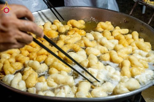 ภาพ No.195846:พิธีถวายภัตตาหารเป็นสังฆทาน แด่พระธรรมยาตรา ณ วัดโบสถ์(บน) ตำบลบางคูเวียง อำเภอบางกรวย จังหวัดนนทบุรี ในโครงการธรรมยาตรา กตัญญูบูชา มหาปูชนียาจารย์ พระมงคลเทพมุนี(สด จนฺทสโร) พระผู้ปราบมาร อนุสรณ์สถาน 7 แห่ง ปีที่ 13 วันที่ 16 มกราคม พ.ศ. 2568