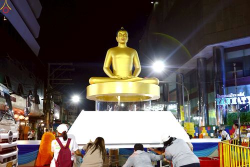 ภาพ No.237301:วันที่ 9-10 สิงหาคม พ.ศ. 2568 การเตรียมงาน เก็บงาน ของเจ้าหน้าที่ทุกสถานะ ในงานมหาสังฆทาน ตักบาตรพระ 10,000 รูป ใจกลางเมืองหาดใหญ่ จ.สงขลา