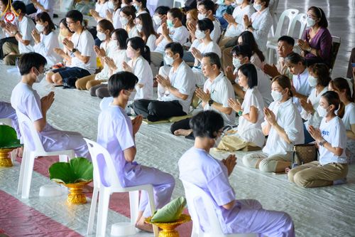 ภาพ No.82482:พิธีปลงผมนาคธรรมทายาท ในโครงการธรรมทายาทระดับอุดมศึกษา รุ่นที่ 50 ภาคฤดูฝน ในวันที่ 10 มิถุนายน พ.ศ. 2566 ณ วัดพระธรรมกาย