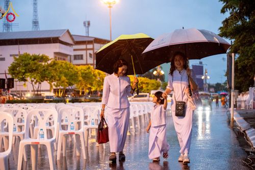 ภาพ No.226041:วันอาทิตย์ที่ 25 พฤษภาคม พ.ศ. 2568 พิธีตักบาตรพระ 1,000 รูปเมืองตรัง ครบรอบ 110 ปี เมืองทับเที่ยง ถวายเป็นพุทธบูชา ถวายเป็นพระราชกุศลแด่รัชกาลที่ 10 และอุทิศส่วนกุศลแด่อดีตเจ้าเมืองตรัง และบรรพบุรุษ ณ บริเวณหน้าศาลากลางจังหวัดตรัง ถนนพระราม 6