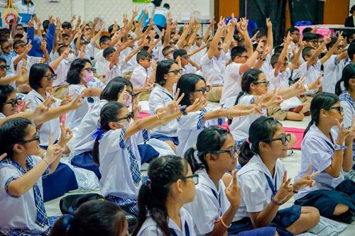 ภาพ No.105077:วันรวมพลังเด็กดี V-star ผู้นำฟื้นฟูศีลธรรมโลก จังหวัดภูเก็ต วันที่ 19 ธันวาคม พ.ศ. 2566 ณ โรงเรียนเมืองถลาง จ.ภูเก็ต