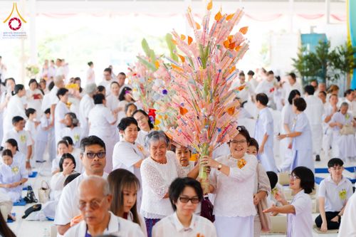 ภาพ No.173987:พิธีทอดกฐิน ศูนย์เบญจธรรม จ.ปทุมธานี ในโครงการกฐินสามัคคีทั่วไทย 30,000 วัด บูชาธรรม 80 ปี หลวงพ่อธัมมชโย โดยคณะศิษยานุศิษย์วัดพระธรรมกาย วันที่ 11 พฤศจิกายน พ.ศ. 2567