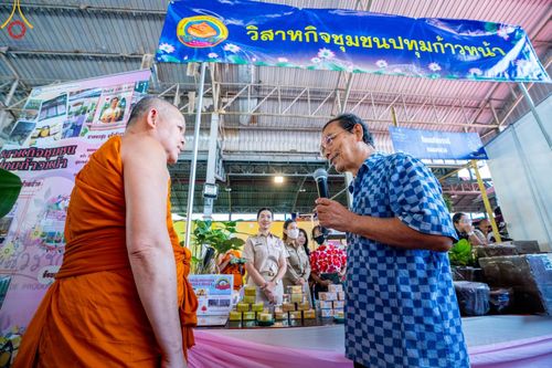 ภาพ No.87967:การลงพื้นที่ตรวจเยี่ยมและติดตามผลการดำเนินงาน โครงการสร้างความปรองดองสมานฉันท์ โดยใช้หลักธรรมทางพระพุทธศาสนา "หมู่บ้านรักษาศีล5" จังหวัดปทุมธานี