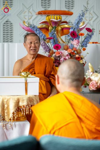 ภาพ No.265803:วันที่ 2 พฤศจิกายน พ.ศ. 2568 วัดพระธรรมกายเมลเบิร์น ได้มีโอกาสถวายการต้อนรับ พระเดชพระคุณ พระเทพปริยัติโสภณ เจ้าคณะจังหวัดกาญจนบุรี และเจ้าอาวาสวัดไชยชุมพลชนะสงคราม