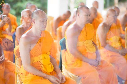 ภาพ No.239355:วันอาทิตย์ที่ 17 สิงหาคม พ.ศ. 2568 พิธีกดปุ่มอัญเชิญรูปเหมือน พระมงคลเทพมุนี (สด จันทสโร)  ณ มหาวิหารแก้วพระมงคลเทพมุนี  ศูนย์ปฏิบัติธรรมแก้วเมืองเลย