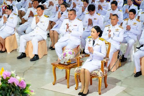 ภาพ No.138924:กิจกรรมเฉลิมพระเกียรติ สมเด็จพระนางเจ้าฯ พระบรมราชินี เนื่องในโอกาสวันเฉลิมพระชนมพรรษา พิธีเจริญพระพุทธมนต์ , ทำบุญตักบาตรพระสงฆ์ ถวายพระราชกุศล , พิธีถวายเครื่องราชสักการะ , และพิธีจุดเทียนถวายพระพรชัยมงคล วันที่ 3 มิถุนายน พ.ศ. 2567 ณ อาคารโถงช้าง วัดพ