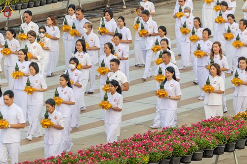 ภาพ No.133680:พิธีเวียนประทักษิณและพิธีวันทาเจดีย์ โครงการบรรพชาสามเณร ฟื้นฟูพระพุทธศาสนาทั่วไทย ณ วัดพระธรรมกาย วันเสาร์ที่ 6 เมษายน พ.ศ. 2567