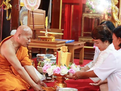 พิธีทอดกฐิน ณ วัดสัปรสเทศ อ.ศรีประจันต์ จ.สุพรรณบุรี  ในโครงการกฐินสามัคคีทั่วไทย 30,000 วัด บูชาธรรม 80 ปี หลวงพ่อธัมมชโย โดยคณะศิษยานุศิษย์วัดพระธรรมกาย วันที่ 20 ตุลาคม พ.ศ. 2567