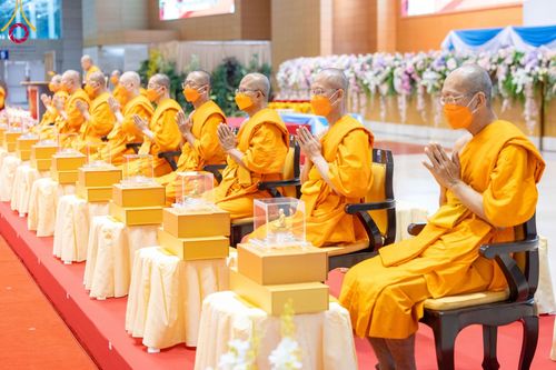 ภาพ No.95237:พิธีมุทิตาพระมหาเถระและพระเถระ ครั้งที่ 29 วันอาทิตย์ที่ 19 พฤศจิกายน พ.ศ. 2566 ณ ห้องแก้วสารพัดนึก สภาธรรมกายสากล วัดพระธรรมกาย