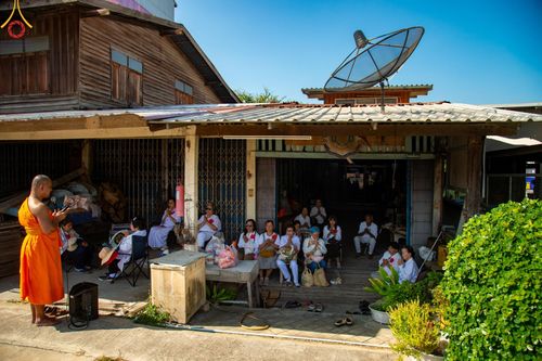 ภาพ No.198684:V.50 สารพัดV สารพัดดี ที่ธรรมยาตรา ในโครงการธรรมยาตรา กตัญญูบูชา มหาปูชนียาจารย์ พระมงคลเทพมุนี(สด จนฺทสโร) พระผู้ปราบมาร อนุสรณ์สถาน 7 แห่ง ปีที่ 13 ระหว่างวันที่ 2-31 มกราคม พ.ศ. 2568