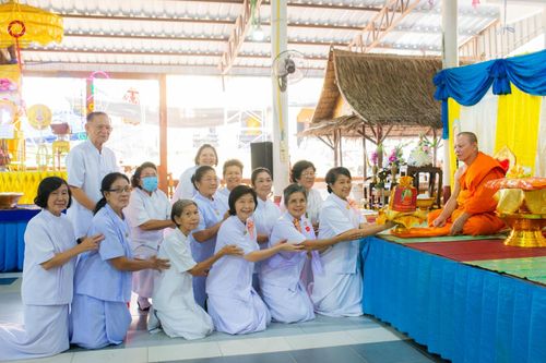 ภาพ No.176469:พิธีทอดกฐิน ณ วัดแก้วกระจ่าง ต.สีบัวทอง อ.แสวงหา จ.อ่างทอง ในโครงการกฐินสามัคคีทั่วไทย 30,000 วัด บูชาธรรม 80 ปี หลวงพ่อธัมมชโย โดยคณะศิษยานุศิษย์วัดพระธรรมกาย วันที่ 27 ตุลาคม พ.ศ. 2567