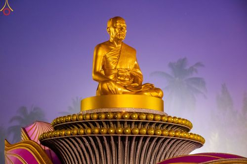 ภาพ No.110206:พิธีตักบาตรพระธรรมยาตราฯ ในโครงการธรรมยาตรากตัญญูบูชา มหาปูชนียาจารย์ พระมงคลเทพมุนี(สด จนฺทสโร) พระผู้ปราบมาร ปีที่ 12 ณ อนุสรณ์สถานลำดับที่ 2 สถานที่ตั้งมโนปณิธานบวชตลอดชีวิต อนุสรณ์สถานบางนางแท่น จ.นครปฐม วันที่ 11 มกราคม พ.ศ. 2567