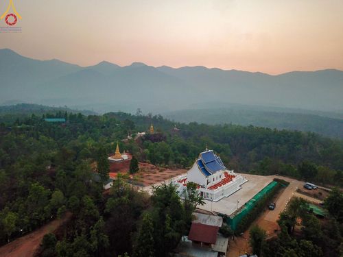 ภาพ No.62213:Photo Story  มหัศจรรย์วัดดงดินแดง Episode 4 กิจกรรมตักบาตรฉลองพระ-เณรกว่า 500 รูป