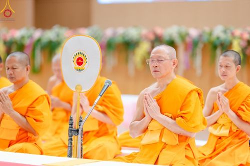 ภาพ No.206853:พิธีถวายโคมมาฆประทีป น้อมถวายเป็นพุทธบูชา แด่คณะพระภิกษุ สามเณร วัดพระธรรมกาย วันอาทิตย์ที่ 9 กุมภาพันธ์ พ.ศ. 2568 ณ ห้องแก้วสารพัดนึก 2 สภาธรรมกายสากล วัดพระธรรมกาย จังหวัดปทุมธานี