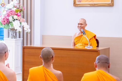 ภาพ No.246330:วันที่ 8 กันยายน พ.ศ. 2568 พระครูปลัดรัตนวีรวัฒน์ (รังสฤษดิ์ อิทฺธิจินฺตโก) เจ้าอาวาสวัดพระธรรมกาย เป็นประธานมอบพระบรมสารีริกธาตุ แก่ศูนย์ส่งเสริมศีลธรรมภายในประเทศ และวัดสาขาต่างประเทศ จำนวน 8 แห่ง