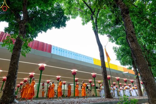 ภาพ No.136237:พิธีอุปสมบทสามเณรเตรียมสถาบันธรรมชัย รุ่นที่ 21 ณ โบสถ์พระไตรปิฏก วัดพระธรรมกาย วันเสาร์ที่ 4 พฤษภาคม พ.ศ.2567