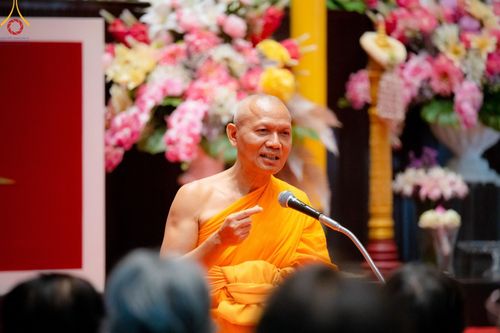 ภาพ No.145918:ชมรมจิตอาสาอนุรักษ์สิ่งแวดล้อม รับบุญทำความสะอาดบริเวณโบสถ์พระไตรปิฎก วัดพระธรรมกาย จ.ปทุมธานี วันที่ 25 กรกฎาคม พ.ศ. 2567