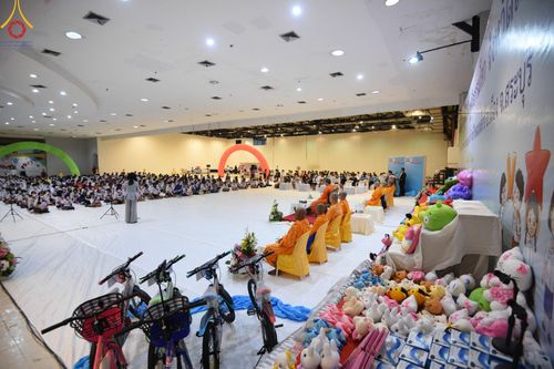 ภาพ No.102293:วันรวมพลังเด็กดี ผู้นำฟื้นฟูศีลธรรมโลก จังหวัดสระบุรี ณ ห้างทวีกิจคอมเพล็กซ์  อ.เมือง จ.สระบุรี วันพุธที่ 13 ธันวาคม พ.ศ. 2566