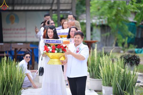 ภาพ No.142969:พิธีทอดผ้าป่าสามัคคีเพื่อสมทบทุนสร้างหอฉัน ๑๑๓ ปี  คุณยายอาจารย์มหารัตนอุบาสิกาจันทร์ขนนกยูง ครั้งที่ ๙ วันอาทิตย์ที่ ๓๐  มิถุนายน พ.ศ. ๒๕๖๗ ณ ศูนย์การศึกษาจอมบึง ต.รางบัว อ.จอมบึง จ.ราชบุรี