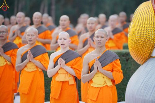 ภาพ No.186887:พระธรรมยาตราปฏิบัติธรรม และถ่ายภาพหมู่ประวัติศาสตร์ ปีที่ 13 ณ ลานทิศตะวันออก มหาวิหารพระมงคลเทพมุนี วัดพระธรรมกาย จ.ปทุมธานี วันเสาร์ที่ 28 ธันวาคม พ.ศ. 2567