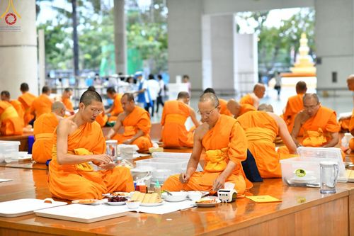 ภาพ No.182304:พิธีถวายภัตตาหารเมนูสวรรค์ "เพื่อการบรรลุธรรม" วันเสาร์ที่ 14 ธันวาคม พ.ศ. 2567 ณ หอฉันคุณยายอาจารย์ฯ วัดพระธรรมกาย