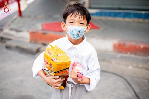 ภาพ No.180251:พิธีทำบุญตักบาตร ข้าวสารอาหารแห้ง แด่คณะสงฆ์ 99 รูป เนื่องในวันพ่อแห่งชาติ ปีที่ 50 ณ ศูนย์การค้าตลาดรังสิต ซ.รังสิต-ปทุมธานี 5 วันที่ 5 ธันวาคม พ.ศ. 2567