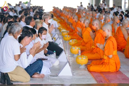 ภาพ No.62521:พิธีถวายบาตรเเละไทยธรรม ในโครงการอุปสมบทหมู่ บูชาธรรมหลวงพ่อธัมมชโย พ.ศ.2567 ณ ลานธรรม พระมหาธรรมกายเจดีย์ วันที่ 13 เมษายน พ.ศ.2567