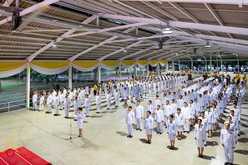 ภาพ No.146388:พิธีถวายเครื่องราชสักการะและวางพานพุ่ม และพิธีจุดเทียนถวายพระพรชัยมงคลแด่ พระบาทสมเด็จพระเจ้าอยู่หัว เนื่องในโอกาสพระราชพิธี มหามงคลเฉลิมพระชนมพรรษา 6 รอบ 28 กรกฎาคม 2567 วันอาทิตย์ที่ 28 กรกฎาคม พ.ศ. 2567  ณ อาคารโถงช้างฯ วัดพระธรรมกาย อ.คลองหลวง จ.ปทุม