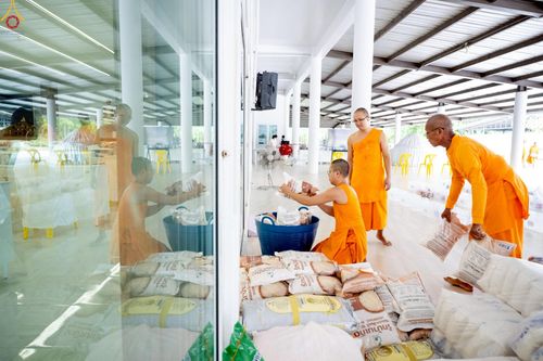 ภาพ No.245132:วันเสาร์ที่ 13 กันยายน พ.ศ. 2568 พิธีถวายสังฆทานแด่คณะสงฆ์ 323 วัด ปีที่ 21 ครั้งที่ 181 พิธีมอบกองทุนหนุนแรงใจช่วยครูใต้ ปีที่ 18 ครั้งทึ่ 144 และพิธีทำบุญอุทิศส่วนกุศลให้ผู้วายชนม์ ณ ศูนย์ปฏิบัติธรรมภาคใต้ จ.สงขลา