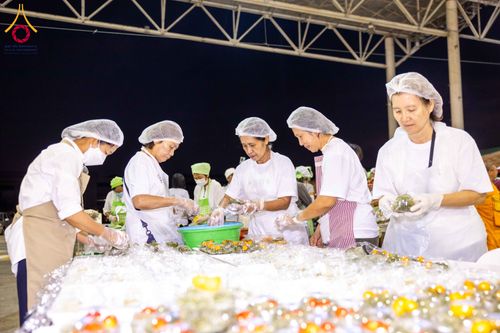 ภาพ No.305461:วันที่ 29 มกราคม พ.ศ. 2569 พิธีถวายภัตตาหารเป็นสังฆทาน แด่พระธรรมยาตรา ณ วัดพระธรรมกาย  จังหวัดปทุมธานี ในโครงการธรรมยาตรา กตัญญูบูชา มหาปูชนียาจารย์ พระมงคลเทพมุนี(สด จนฺทสโร) พระผู้ปราบมาร อนุสรณ์สถาน 7 แห่ง ปีที่ 14