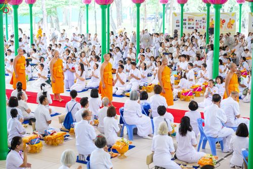 ภาพ No.330816:วันวิสาขบูชา อาทิตย์ที่ 31 พฤษภาคม พ.ศ.2569 พิธีบรรพชาสามเณรอุบาสก 11 ท่าน , พิธีถวายบาตรผ้าไตร และจตุปัจจัยไทยธรรม แด่สามเณร , พิธีอุปสมบทอุทิศชีวิต , พิธีกล่าวคำกัปปิยภัณฑ์  ณ อุโบสถพระไตรปิฎก วัดพระธรรมกาย จังหวัดปทุมธานี